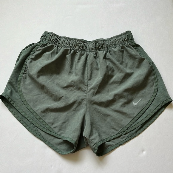 Nike women’s shorts - Picture 1 of 4